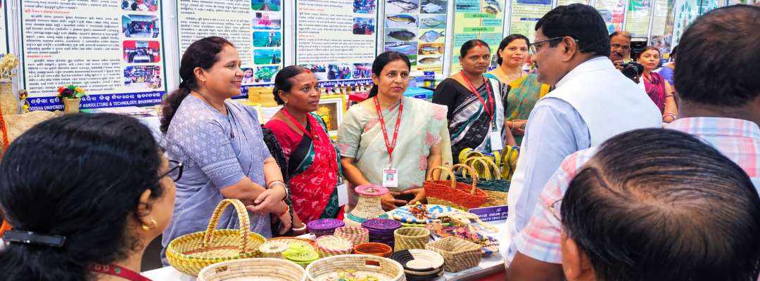 Prof.P.K.Roul,Hon'ble VC,OUAT interacting with Guhaldihi Sabai Producer Group members during the inauguration of Exhibition stall organised on the occasion of 65th Foundation Day of OUAT.